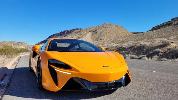 Cận cảnh siêu phẩm hybrid McLaren Artura