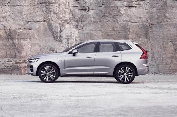 Volvo XC60 2021 nhận cập nhật tính năng mới, ngoại hình bắt mắt hơn
