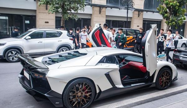 Bộ ảnh siêu phẩm Lamborghini Aventador độ theo bản 50th Anniversario