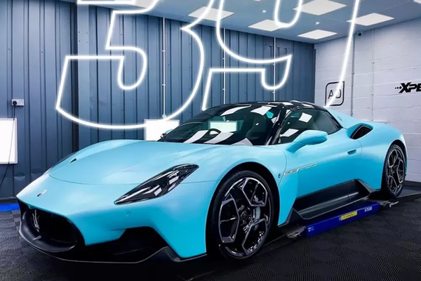 Ngắm siêu phẩm Maserati MC20 Cielo mui xếp kính siêu độc tại Gumball 3000