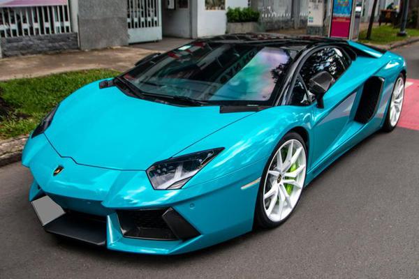 Lamborghini Aventador LP 700-4 xuất hiện tại TP.HCM với vẻ ngoài nổi bật