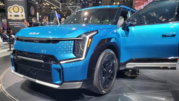 Chùm ảnh siêu phẩm Kia EV9 tại triển lãm xe hơi New York