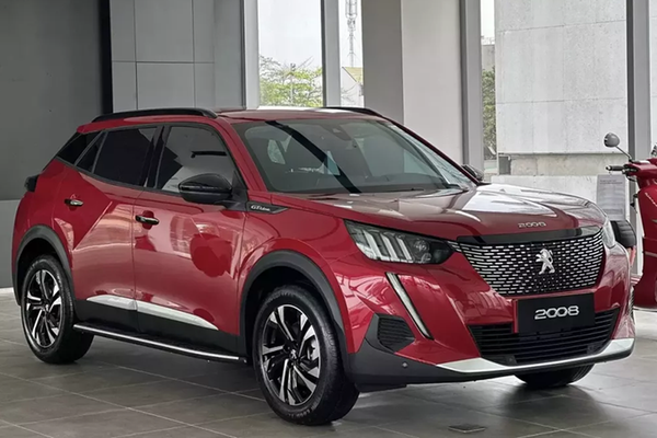 Peugeot 2008 giảm giá khủng chỉ còn 699 triệu đồng