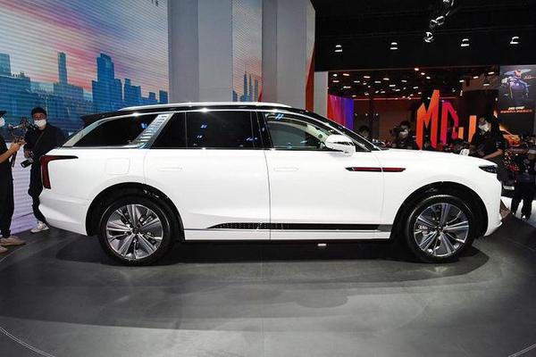 Hồng Kỳ E-HS9 bản nâng cấp ra mắt, di chuyển gần 700km/lần sạc