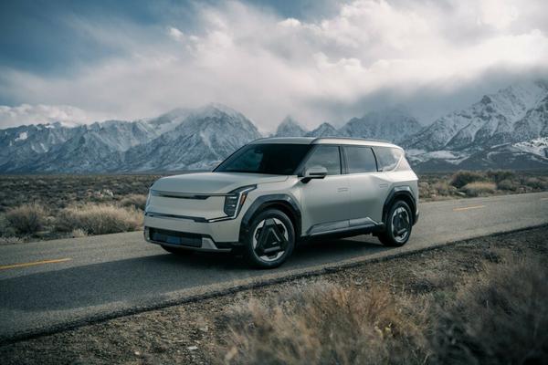 Ra mắt Kia EV9 2024 bản GT-Line có giá gần 1.8 tỷ đồng