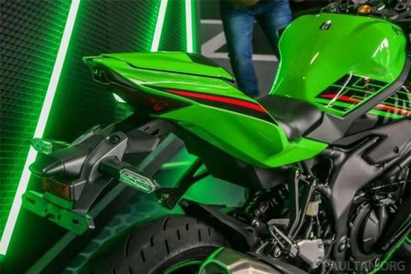 Khám phá Kawasaki ZX-25R 2022 vừa ra mắt
