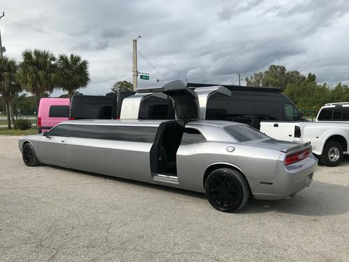 Dodge Challenger limousine được trao bán với giá chỉ 800 triệu đồng trên eBay
