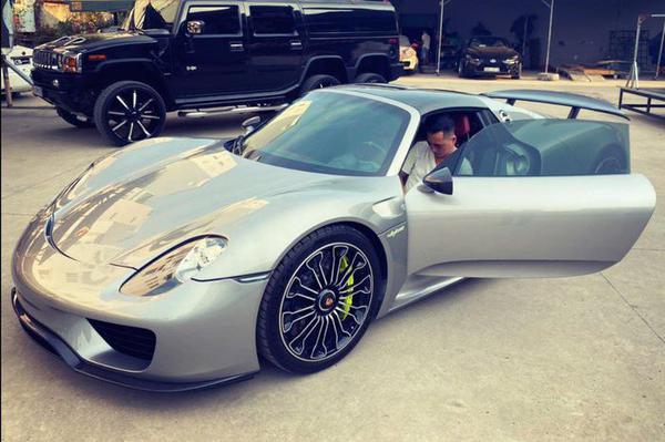 Porsche 918 Spyder cập bến TP.HCM với màu sơn xám