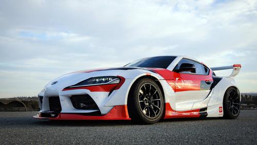 Toyota GR Supra với khả năng tự thực hiện cú drift trong điều kiện thời tiết bất lợi, đường trơn và ướt