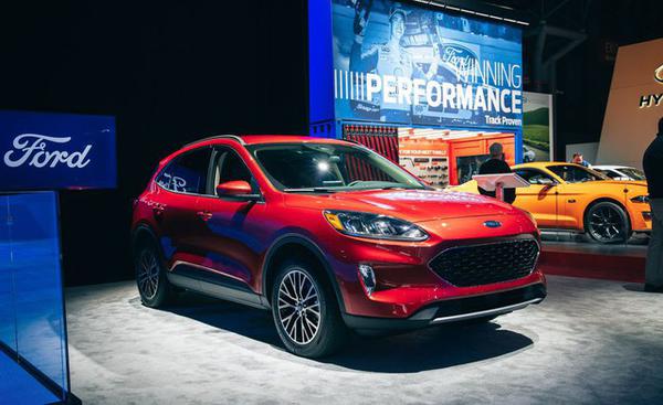 Gần 3 triệu ô tô Ford bị triệu hồi do nguy cơ tự trôi khi đang đỗ