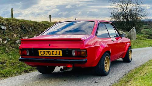 Ford Escort Mk2 mang tính biểu tượng được tái sinh bởi chuyên gia MST