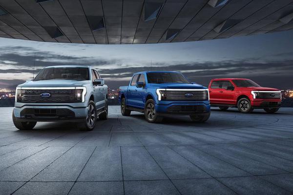 Ford tuyên bố phạt nặng đại lý bán F-150 Lightning hàng trưng bày