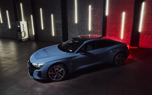 Trọn bộ ảnh Audi RS e-tron GT chạy điện tại Việt Nam