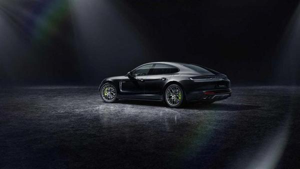 Porsche Panamera phiên bản Platinum Edition với dàn trang bị cao cấp, hiện đại