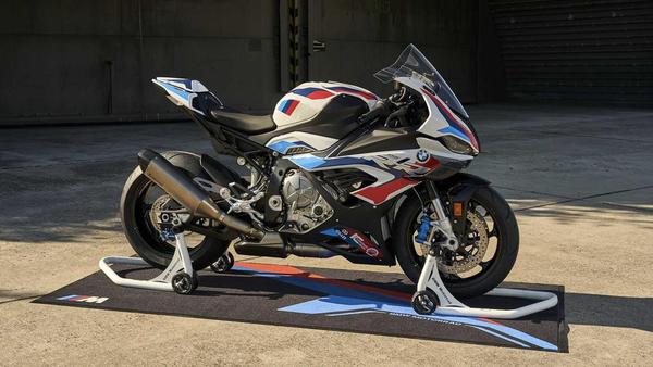 BMW M1000RR phân phối tại Việt Nam với giá dự kiến khoảng 1,6 tỷ đồng