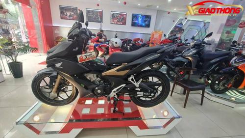Giá bán của Honda Winner X đầu tháng 1 bất ngờ tăng mạnh trở lại so với tháng trước