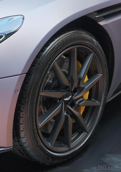 Aston Martin DB11 giá gần 20 tỷ đồng vừa về Việt Nam có gì đặc biệt ?