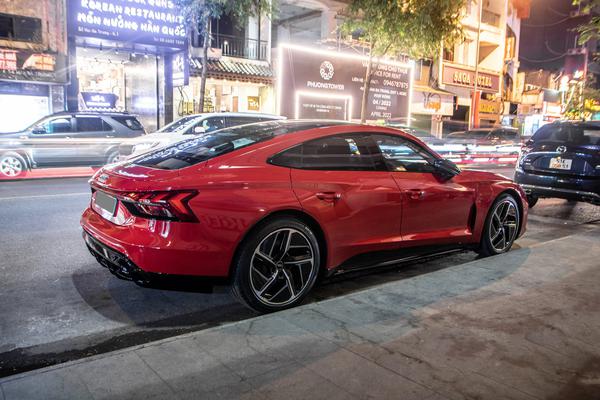 Ngắm chiếc Audi e-tron GT đầu tiên cập bến Việt Nam