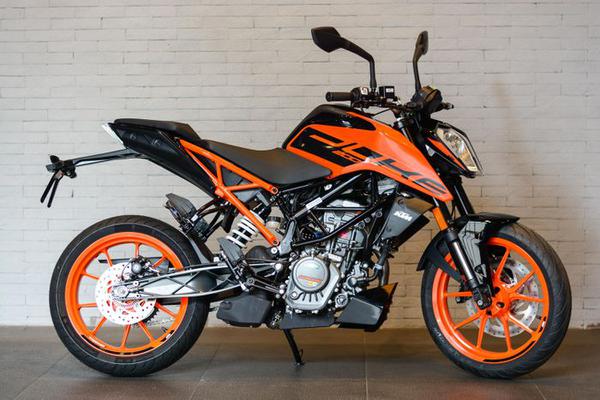 KTM 200 Duke đời 2021 được phân phối chính hãng với giá 129 triệu đồng