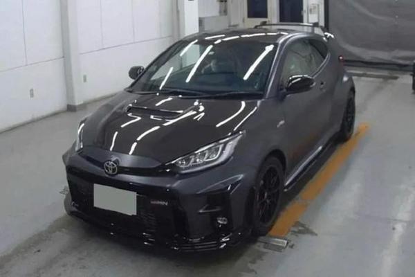 Trả 3,2 tỷ đồng cho một chiếc Toyota Yaris, nhiều tiền hơn cả Mercedes hay BMW