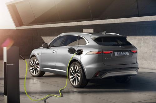 Jaguar F-Pace 2021 được bổ sung thêm nhiều tùy chọn sức mạnh, cùng thiết kế mới mẽ