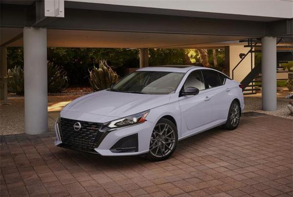 Cận cảnh Nissan Altima 2023, ngoại hình sang hơn, trang bị hiện đại hơn