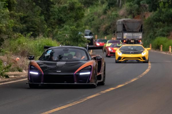 McLaren Senna cùng loạt xe sang du hành tại Đắk Nông