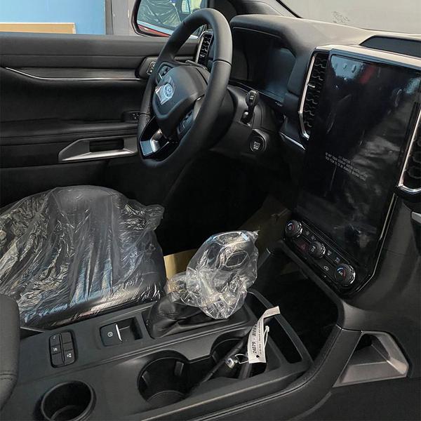 Xe sẵn giao ngay - Everest Titanium 4x2 Đỏ cam