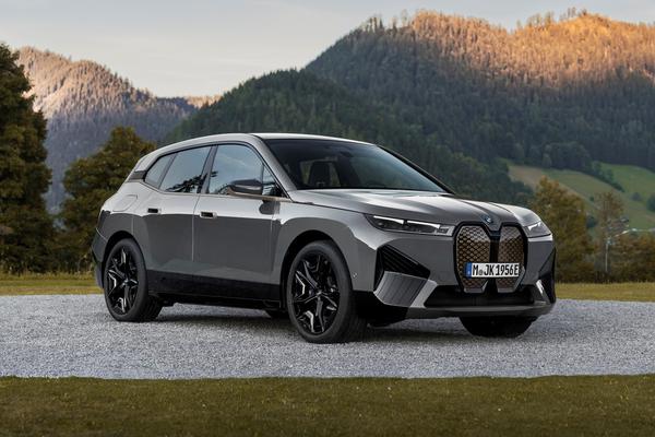 SUV chạy điện BMW iX M60 mạnh 610 mã lực ra mắt