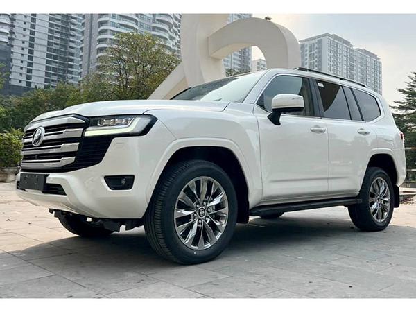 Doanh số và đánh giá về Toyota Land Cruiser LC300 mới nhất tại Việt Nam