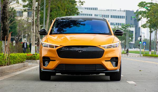 Cận cảnh SUV chạy điện Ford Mustang Mach-E GT đầu tiên tại Việt Nam