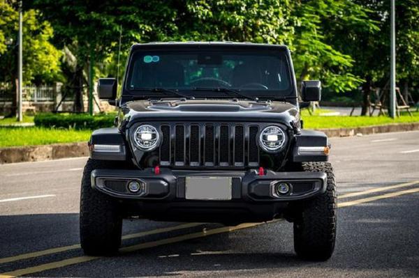 Jeep Wrangler Rubicon đời 2020 "siêu lướt" rao bán với giá hơn 3 tỷ đồng