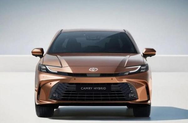 Toyota Camry thế hệ mới ra mắt tại quê nhà , giá từ 920 triệu đồng