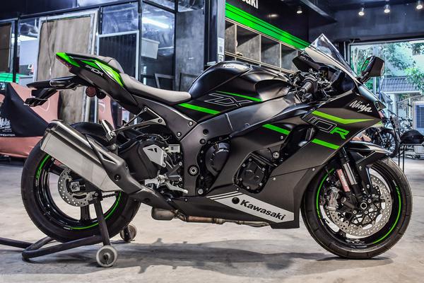 Kawasaki Ninja ZX-10R 2021 phân phối chính hãng tại Việt Nam với giá 729 triệu đồng