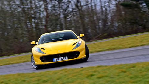 Hardcore Ferrari 812 Superfast phiên bản đặc biệt sẽ ra mắt vào mùa xuân