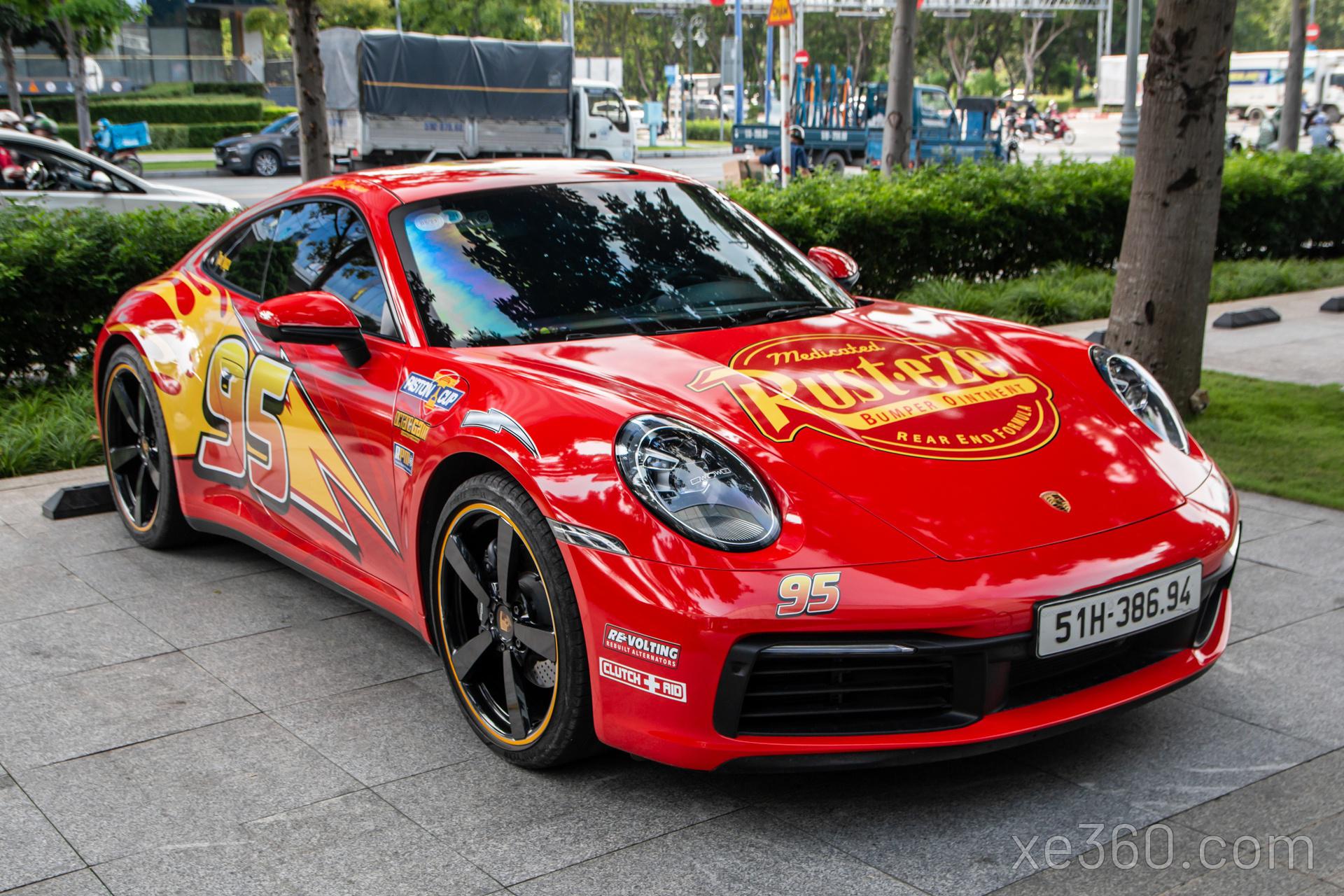 Porsche 911 Carrera cực ấn tượng với ngoại hình phong cách nhân vật Lightning  McQueen - Xe 360